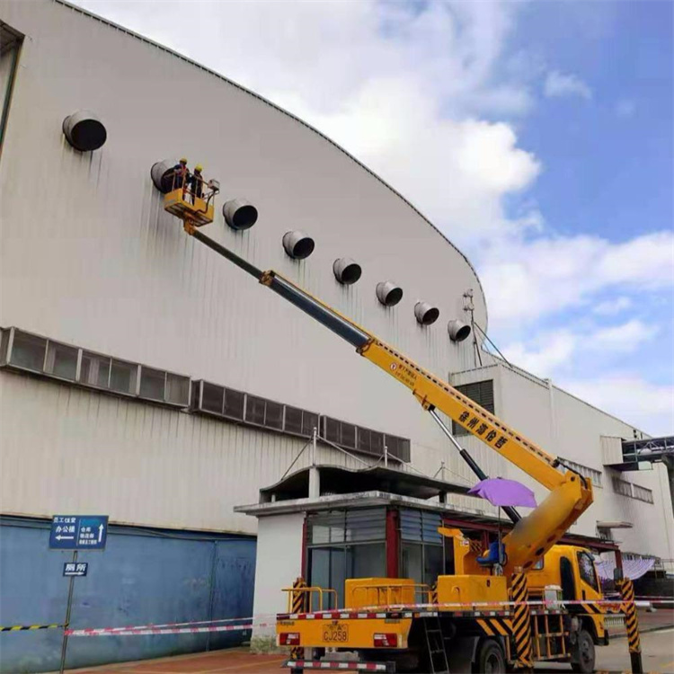 金水高空作业车出租服务：专业广告牌安装解决方案